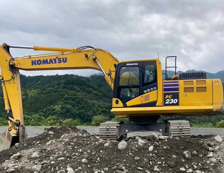 KOMATSU HYDRAULIC EXCAVATOR